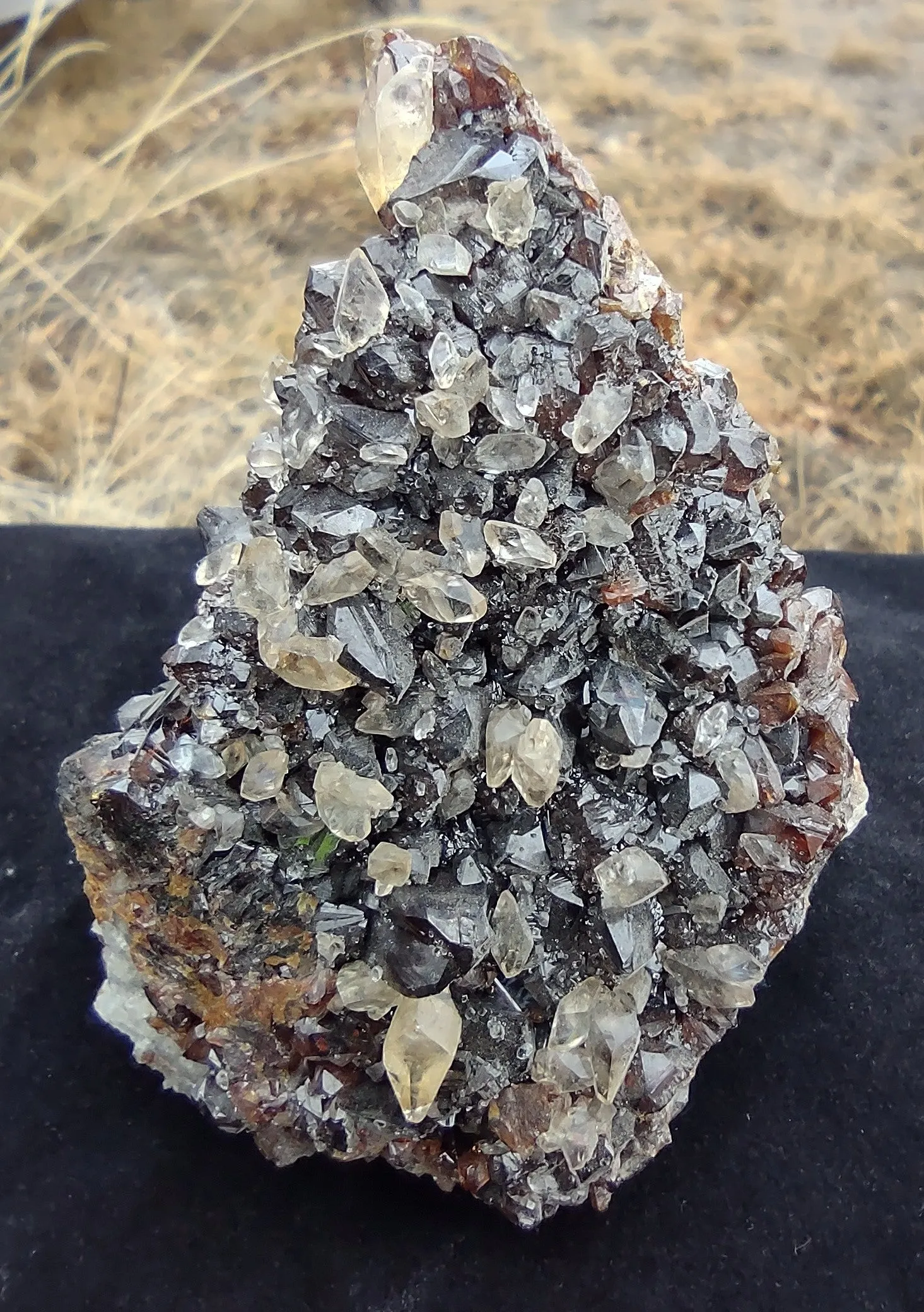 213.2 G SPHALERITE AND CALCITE CRYSTALS ON DOLOMITE