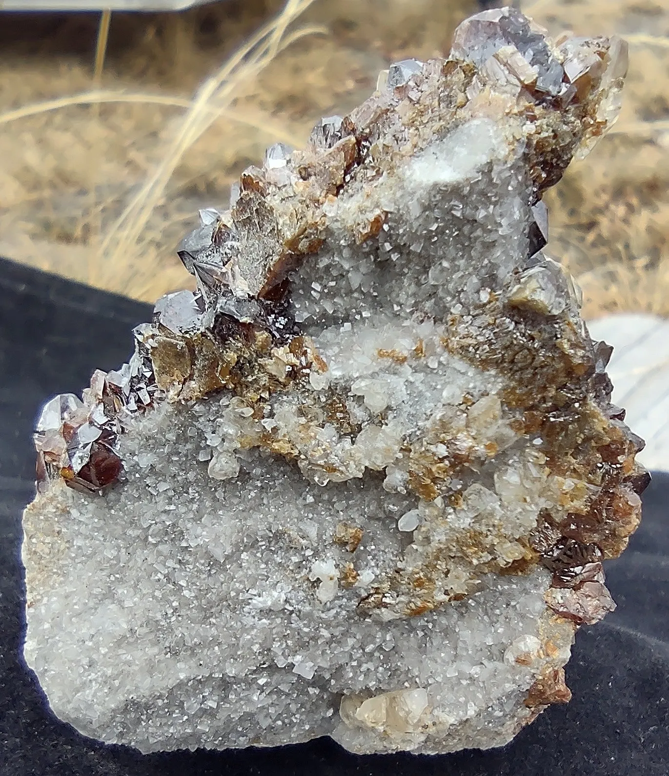 213.2 G SPHALERITE AND CALCITE CRYSTALS ON DOLOMITE