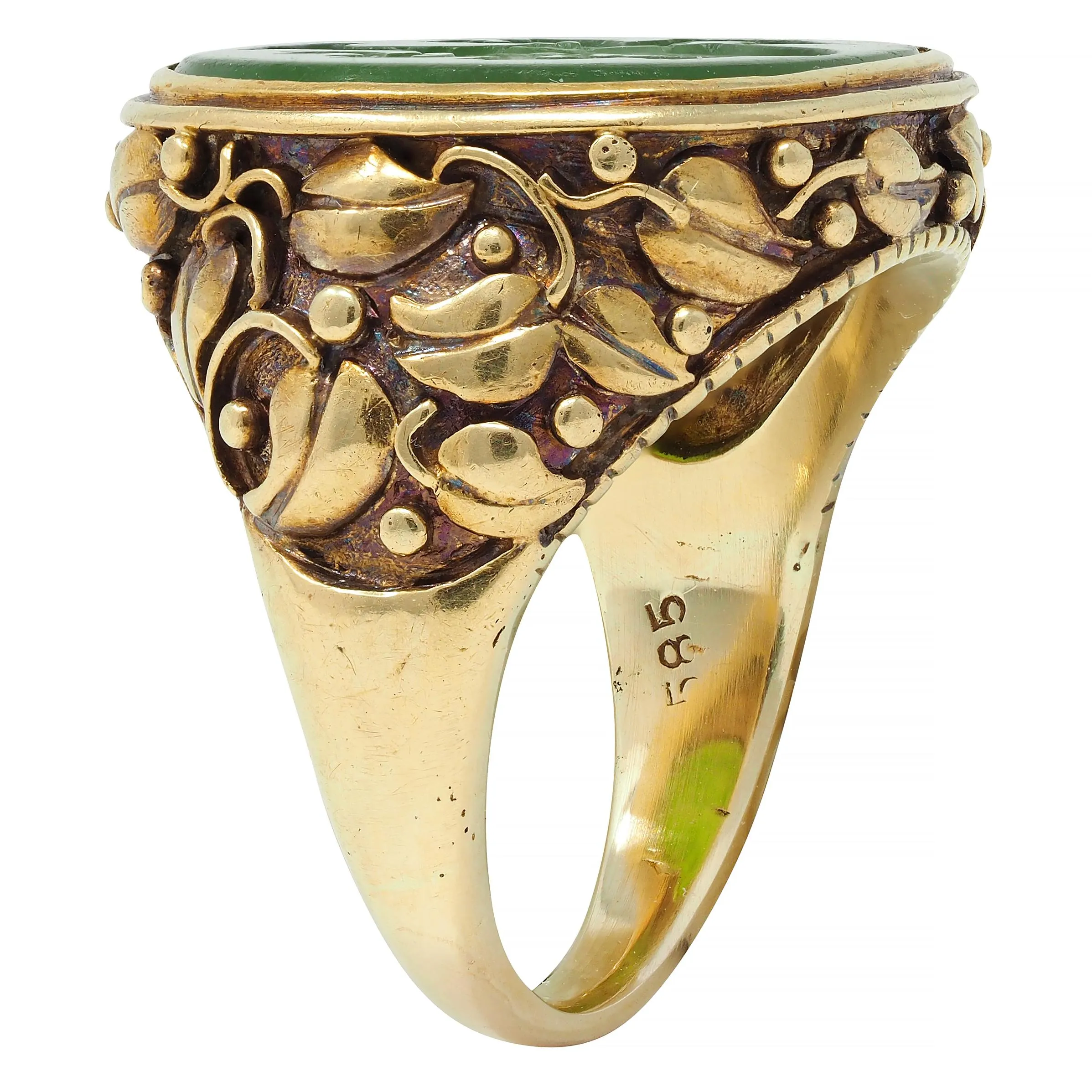 Victorian Nephrite Jade 14 Karat Yellow Gold Heraldry Intaglio Antique Unisex Ivy Signet Ring