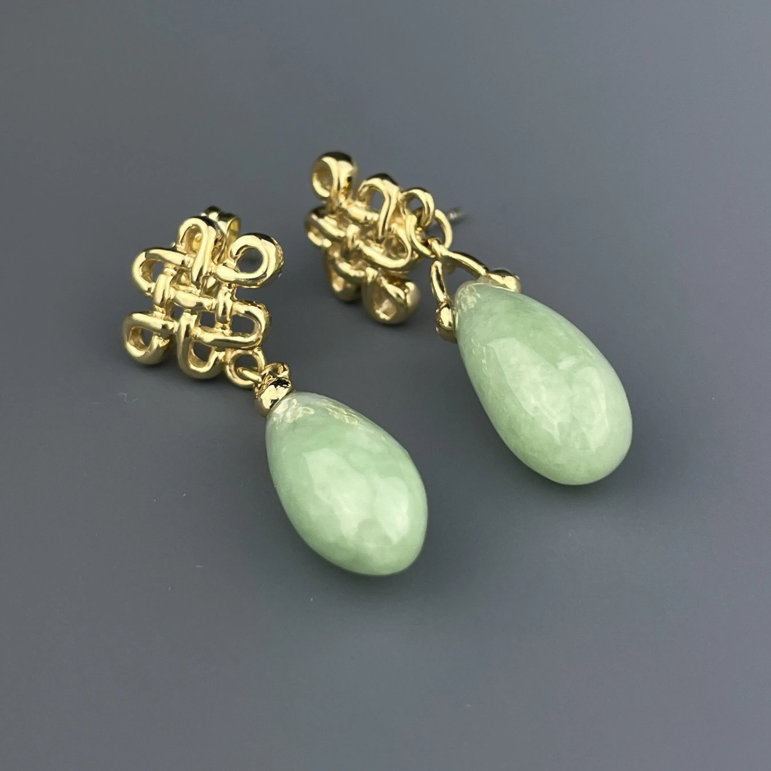 Vintage 14K Gold Celtic Love Knot Natural Jade Teardrop Earrings