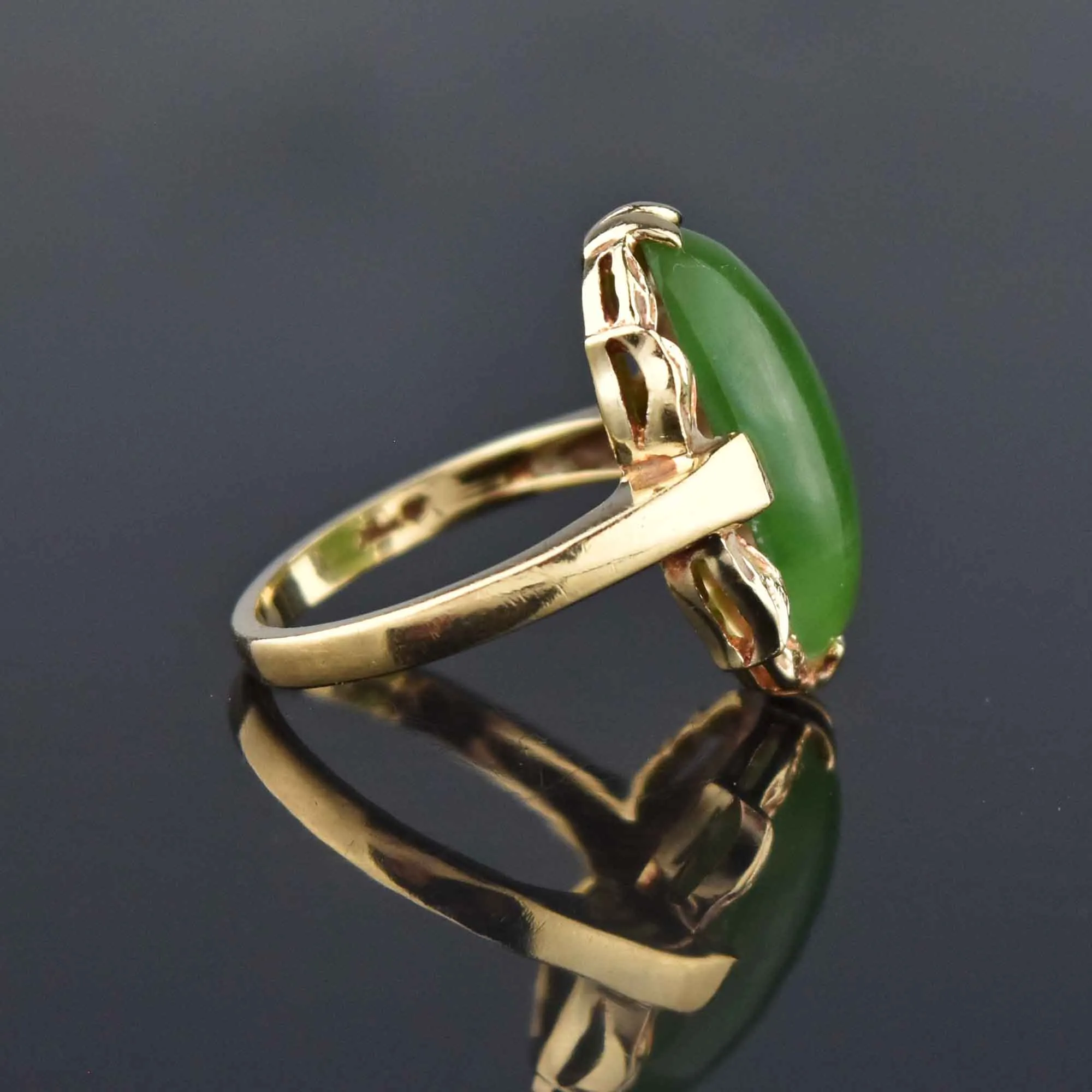 Vintage 14K Gold Natural Jade Cabochon Ring